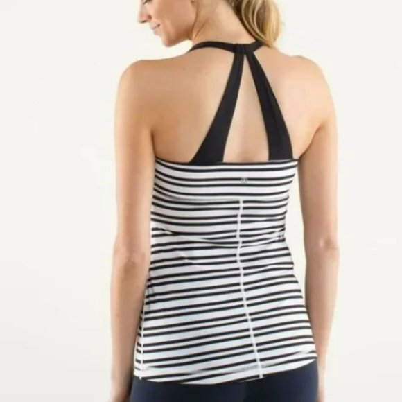 Lululemon Scoop-Me tank top 🖤🤍 - Picture 5 of 5